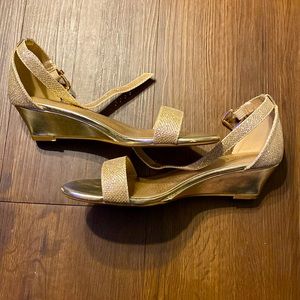 Gold wedges